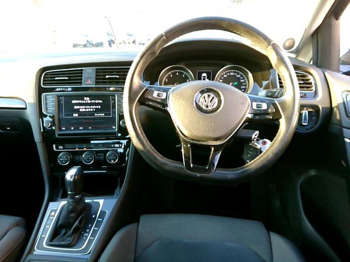 Volkswagen Golf stock #32950