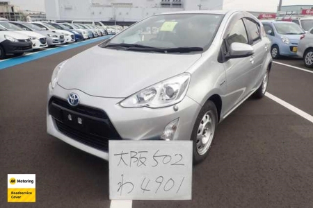 Image of a Silver used Toyota Aqua stock #33187 2015 stock number 33187