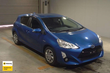 Image of a Blue used Toyota Aqua stock #33000 2015 stock number 33000