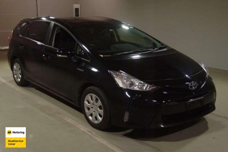 Image of a Black used Toyota Prius Alpha stock #33090 2015 stock number 33090
