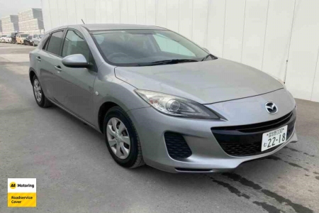 Image of a Silver used Mazda Axela stock #33079 2012 stock number 33079