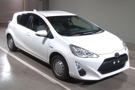 Image of a White used Toyota Aqua 2015 stock number 31551