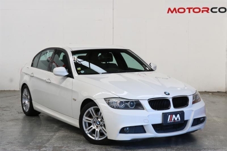 Image of a White used BMW 320i stock #30981 2009 stock number 30981