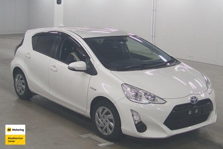 Image of a White used Toyota Aqua stock #32983 2015 stock number 32983