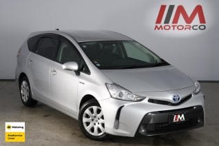Image of a Silver used Toyota Prius Alpha stock #32457 2015 stock number 32457