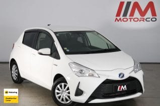 Image of a White used Toyota Vitz stock #32427 2017 stock number 32427