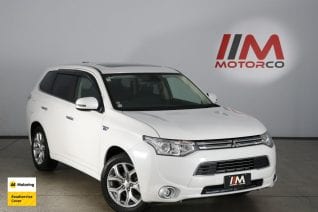 Image of a Pearl used Mitsubishi Outlander stock #32782 2013 stock number 32782