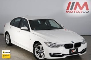 Image of a White used BMW 320i stock #32443 2013 stock number 32443