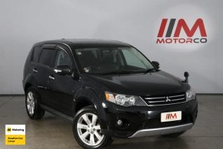 Image of a Black used Mitsubishi Outlander stock #32720 2009 stock number 32720