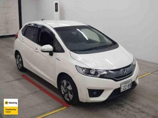 Image of a Pearl used Honda Fit Hybrid stock #33086 2014 stock number 33086
