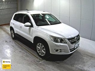 Image of a White used Volkswagen Tiguan stock #32990 2010 stock number 32990