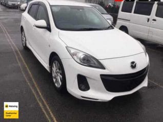 Image of a Pearl used Mazda Axela stock #33063 2012 stock number 33063