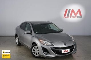 Image of a Silver used Mazda Axela stock #32369 2010 stock number 32369