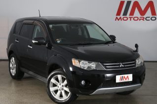 Image of a Black used Mitsubishi Outlander stock #33137 2010 stock number 33137